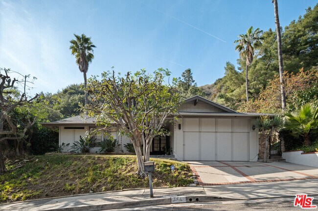 6441 Tahoe Dr in Los Angeles, CA - Building Photo - Building Photo