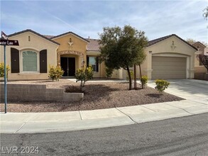 2084 Clearwater Lake Dr in Henderson, NV - Foto de edificio - Building Photo