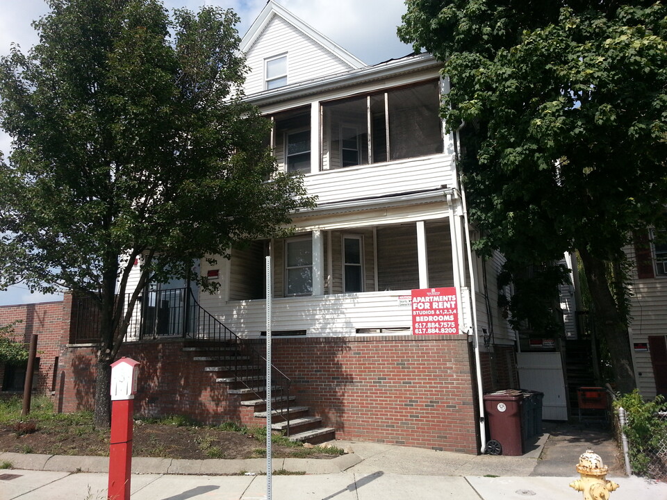 500 Beach St in Revere, MA - Building Photo