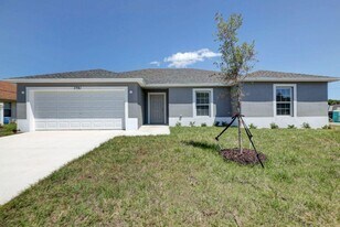 799 SW Sardinia Ave in Port St. Lucie, FL - Building Photo