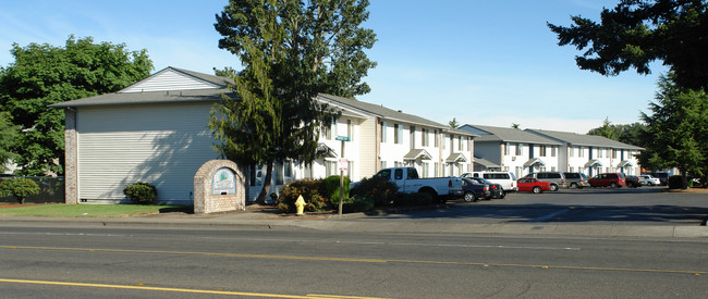 Cedar Court in Salem, OR - Building Photo - Primary Photo