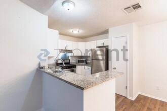 12900 Widge Dr in Austin, TX - Building Photo - Building Photo