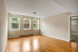 2440 16th St NW in Washington, DC - Building Photo