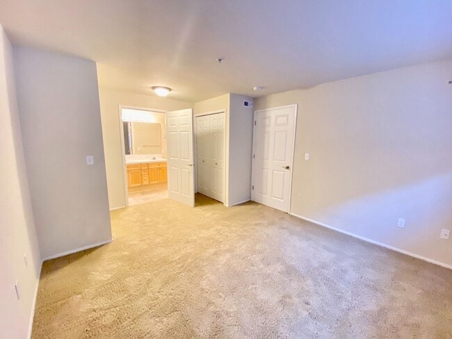 Beautiful Condo Within Walking Distance of Downtown Redmond!!