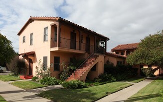 Del Oro Apartments in San Diego, CA - Building Photo