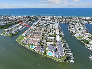 1 Windrush Blvd, Unit Beautiful Waterfront in Indian Rocks Beach, FL - Building Photo - Building Photo