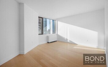 10 City Pt in Brooklyn, NY - Building Photo - Building Photo