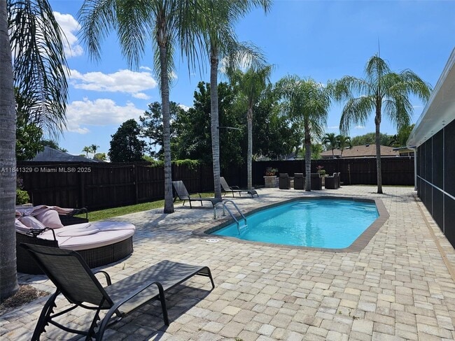 109 Gibraltar St in Royal Palm Beach, FL - Building Photo - Building Photo
