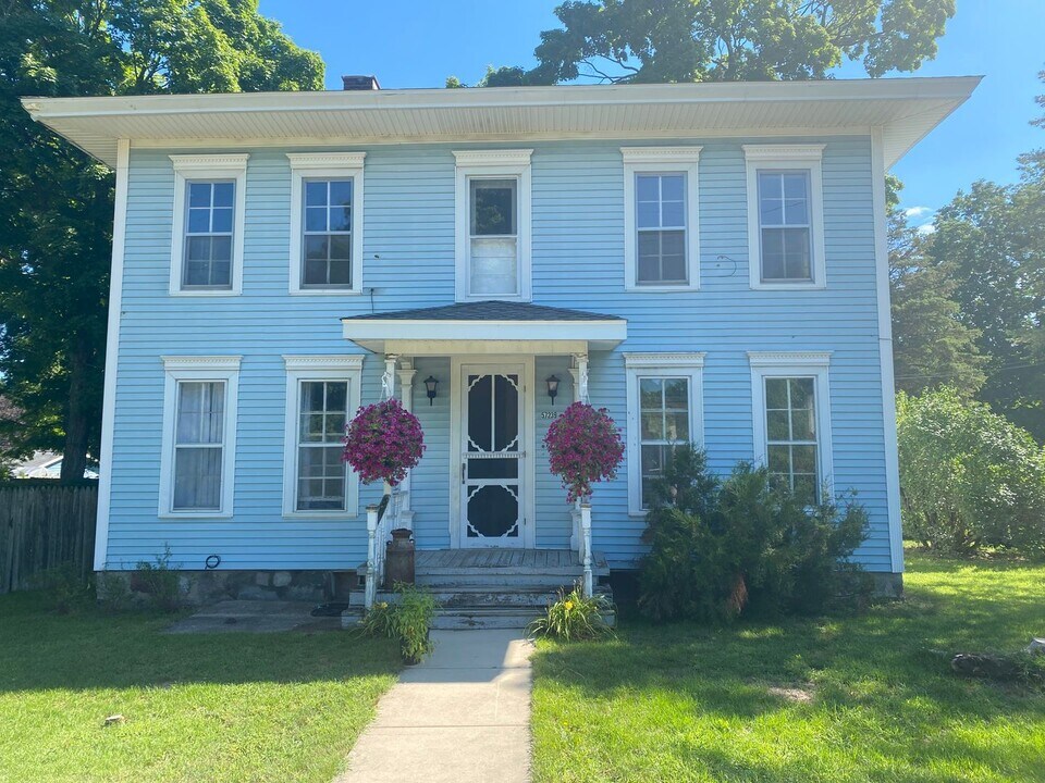 57239 Murray St in Mattawan, MI - Building Photo