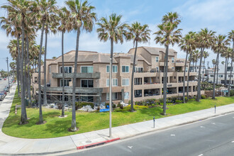 Pier House in Huntington Beach, CA - Building Photo - Building Photo