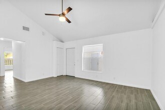 13910 Folkestone Cir in Wellington, FL - Building Photo - Building Photo