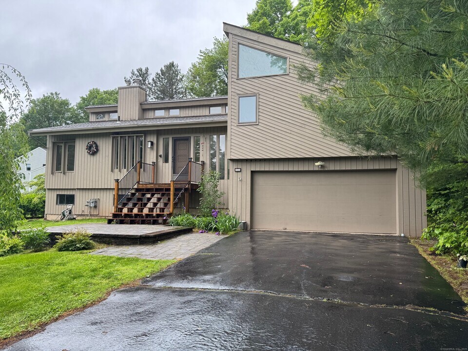 11 Woodruff Rd in Farmington, CT - Building Photo