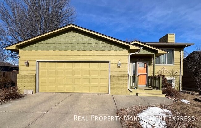 Charming 4 bed 2 Bath Home!