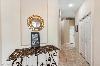 6140 Mandalay Cir in Naples, FL - Foto de edificio - Building Photo