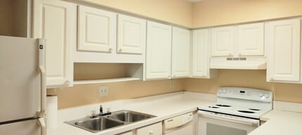 10301 N Kings Hwy, Unit 11-5 in Myrtle Beach, SC - Building Photo - Building Photo