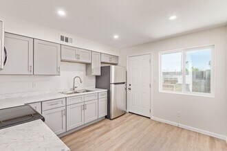 1434 E Broadway Rd in Mesa, AZ - Building Photo - Building Photo