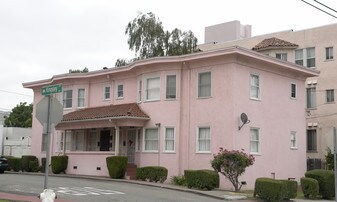 5742-5748 Walnut St in Oakland, CA - Building Photo