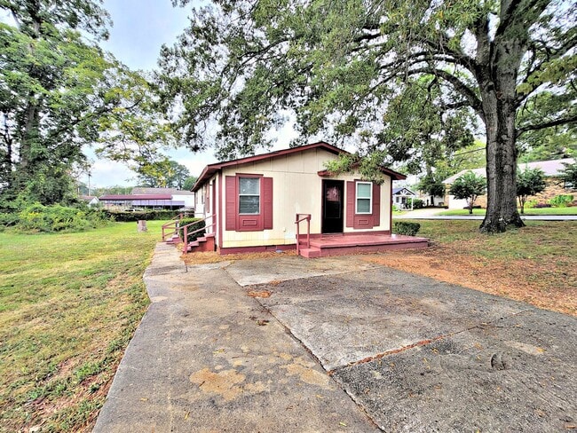 223 12th Ave NW in Decatur, AL - Building Photo - Building Photo