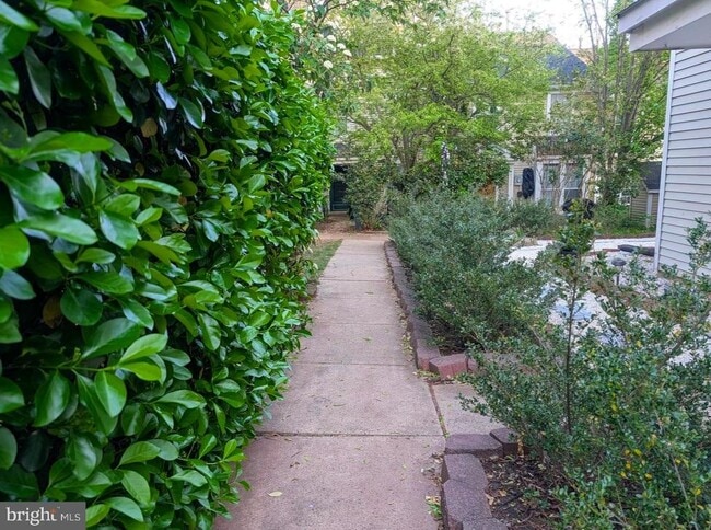 14449 Gringsby Ct in Centreville, VA - Building Photo - Building Photo