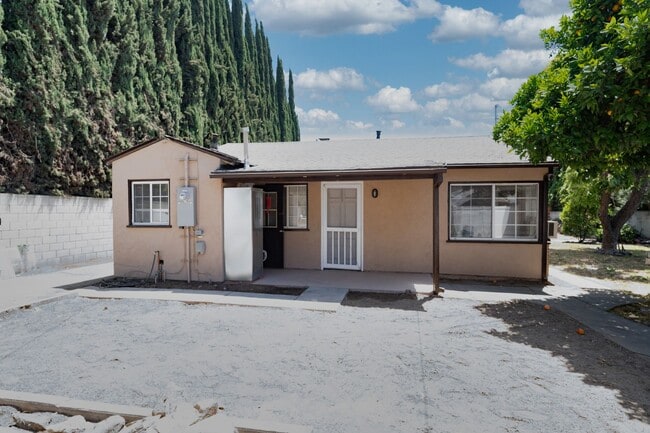 property at 1912-1912 S Baldwin Ave