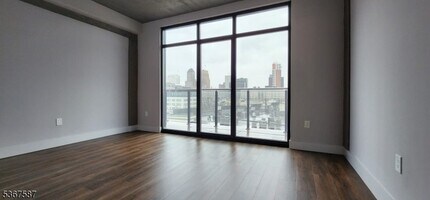 60 Elm St in Newark, NJ - Building Photo - Building Photo