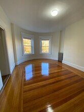 1595 Beacon St, Unit 6 in Brookline, MA - Foto de edificio - Building Photo