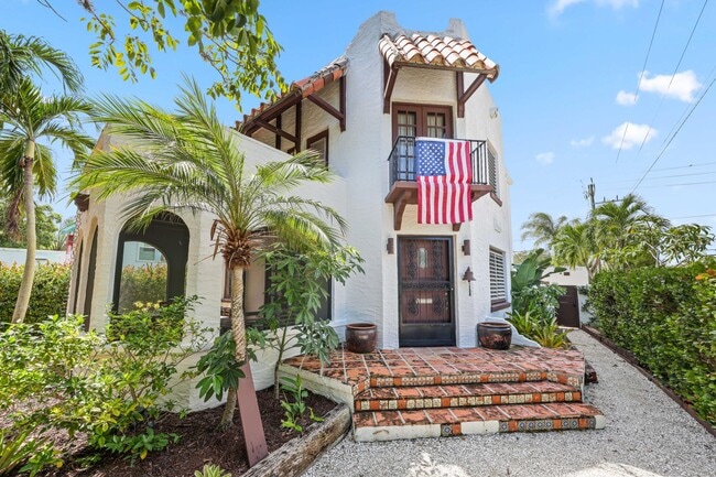 property at 531 N Lakeside Dr