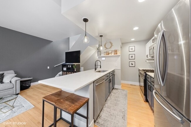 1214 S Federal St, Unit H in Chicago, IL - Foto de edificio - Building Photo