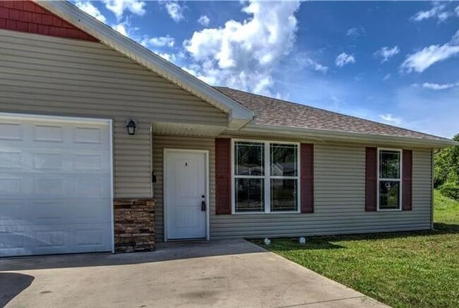 809 Broad St in Warrensburg, MO - Building Photo - Building Photo