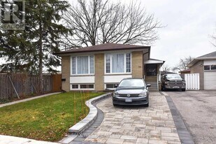 45 Wildlark Dr in Toronto, ON - Building Photo
