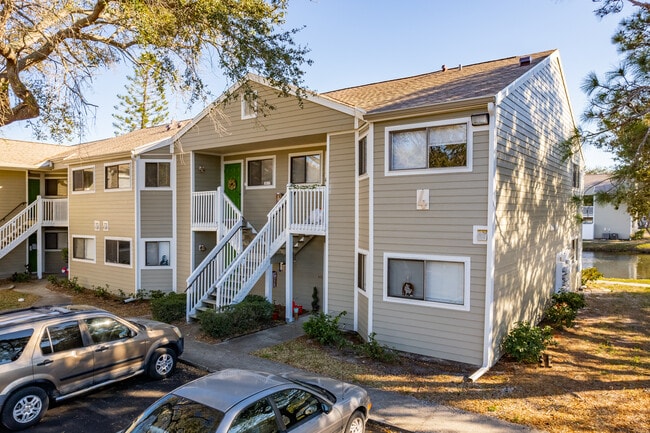 Brittanys Place Apartments in Largo, FL - Foto de edificio - Building Photo