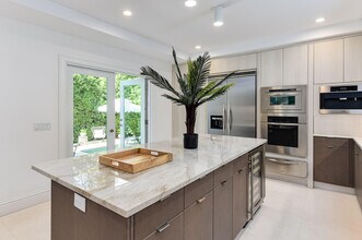 443 Seaview Ave in Palm Beach, FL - Foto de edificio - Building Photo
