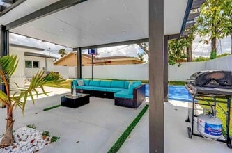 3530 SW 104th Ave in Miami, FL - Foto de edificio - Building Photo