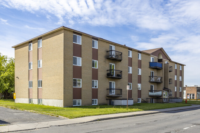 6765 Milan in Brossard, QC - Building Photo - Building Photo