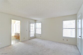 217 S White Cloud Cir in Henderson, NV - Building Photo - Building Photo