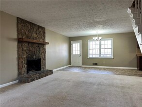 1112 Caprice Dr in Powder Springs, GA - Building Photo - Building Photo