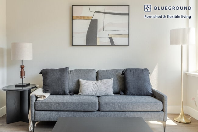 545 San Antonio Rd in Mountain View, CA - Foto de edificio - Building Photo