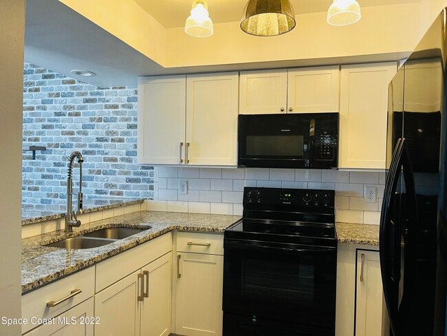 3005 Sir Hamilton Cir in Titusville, FL - Building Photo - Building Photo