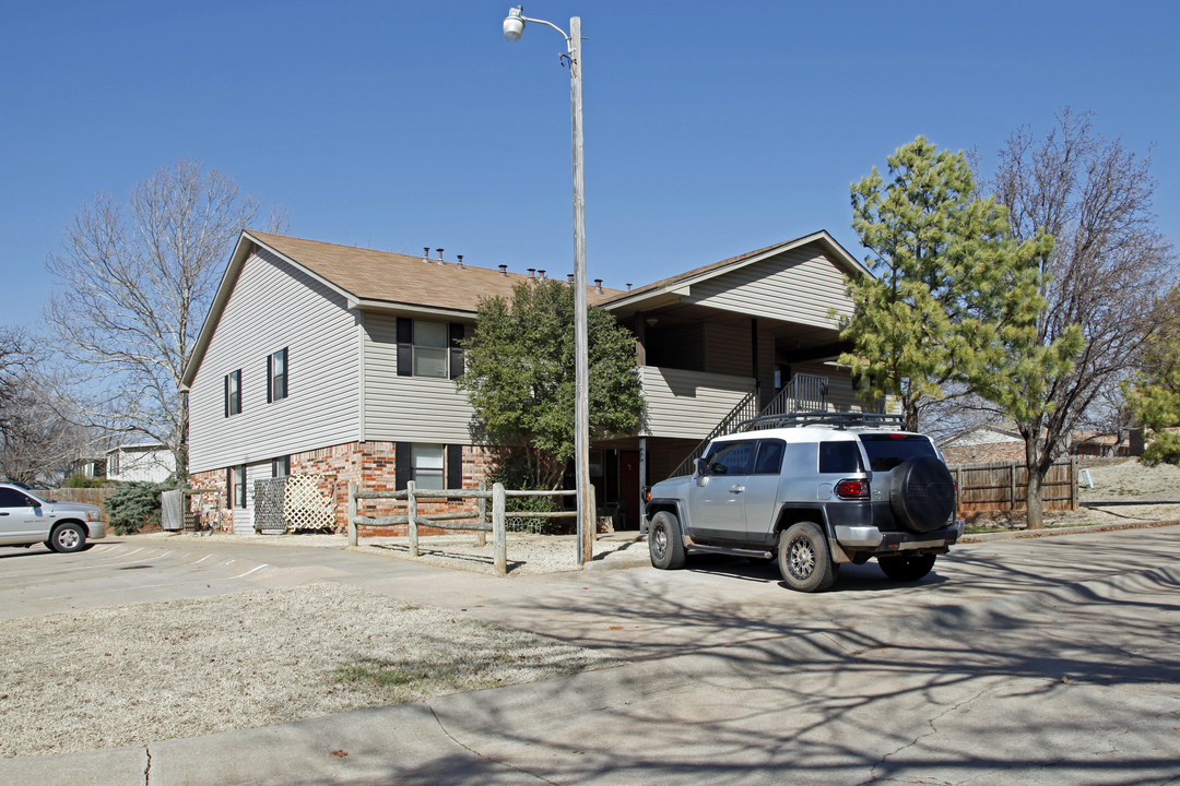 Woodpark Apartments in Guthrie, OK - Building Photo