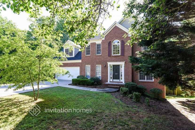 430 Croftwood Close in Duluth, GA - Foto de edificio
