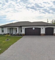 232 SW 21st St in Cape Coral, FL - Building Photo