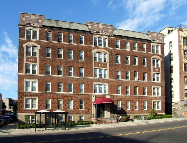 Highland Court in West New York, NJ - Foto de edificio - Building Photo