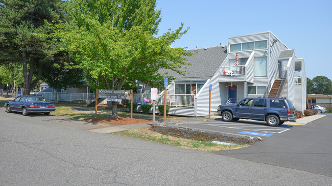 Norcrest Apartments in Saint Helens, OR - Building Photo - Building Photo