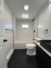 84 O Dr, Unit 2 in Westport, MA - Foto de edificio - Building Photo