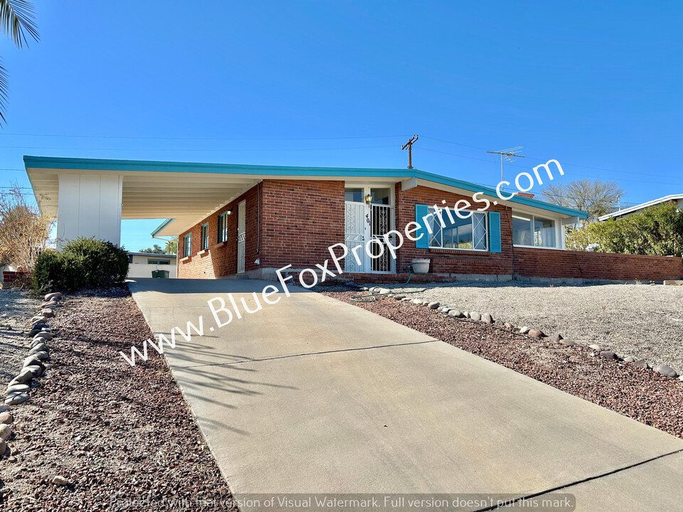 401 N Avenida De Solaz in Tucson, AZ - Building Photo