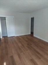 33 Rockland St in Canton, MA - Foto de edificio - Building Photo