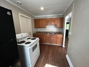 1213 Gatewood Ave in Greensboro, NC - Building Photo - Building Photo