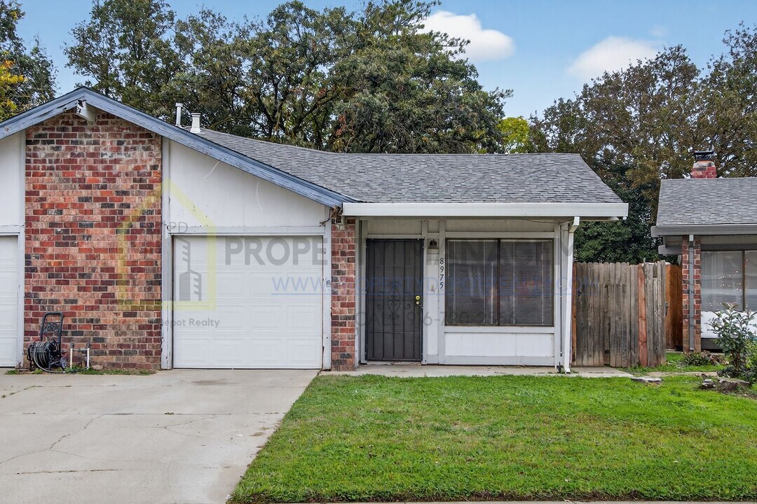 8973 El Mirador Dr in Elk Grove, CA - Building Photo