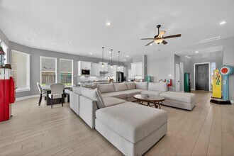 2706 Mackinac Bay Dr in Texas City, TX - Building Photo - Building Photo