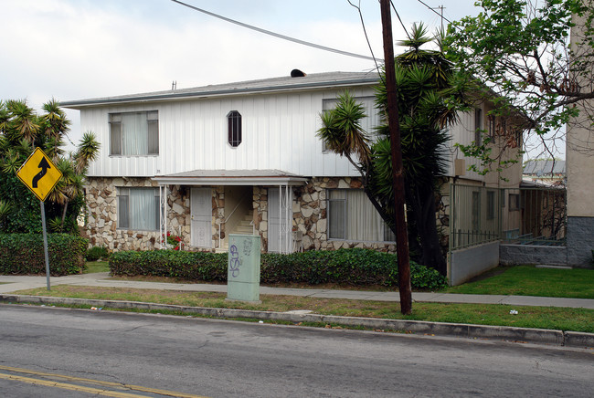 211 E Hyde Park Blvd in Inglewood, CA - Foto de edificio - Building Photo
